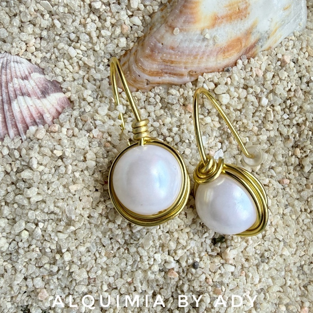 Alquimia Gold Wrapped Pearl Earrings + GRANDMACORE